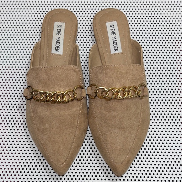 Steve Madden Shoes - #6. 🆕 NWOT Steve Madden Forseen Tan Suede Mules with Gold Chain